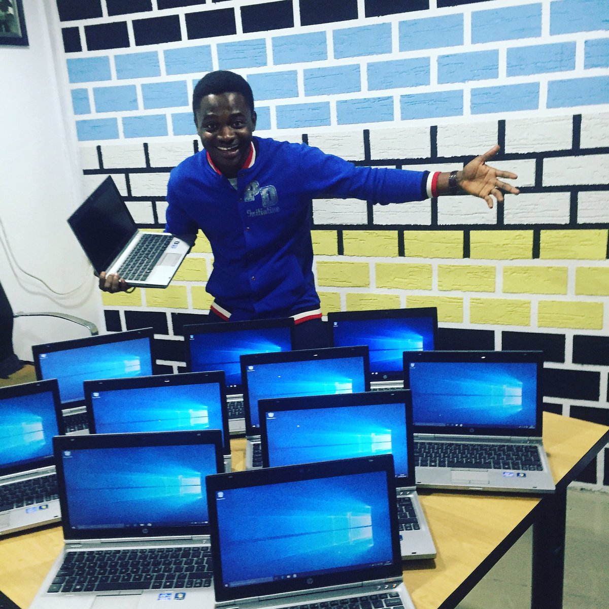 SmartShopNG's tweet image. New Arrivals HP 2560p 320gb 4gb Ram Core i5 8hours battery life 2.5ghz