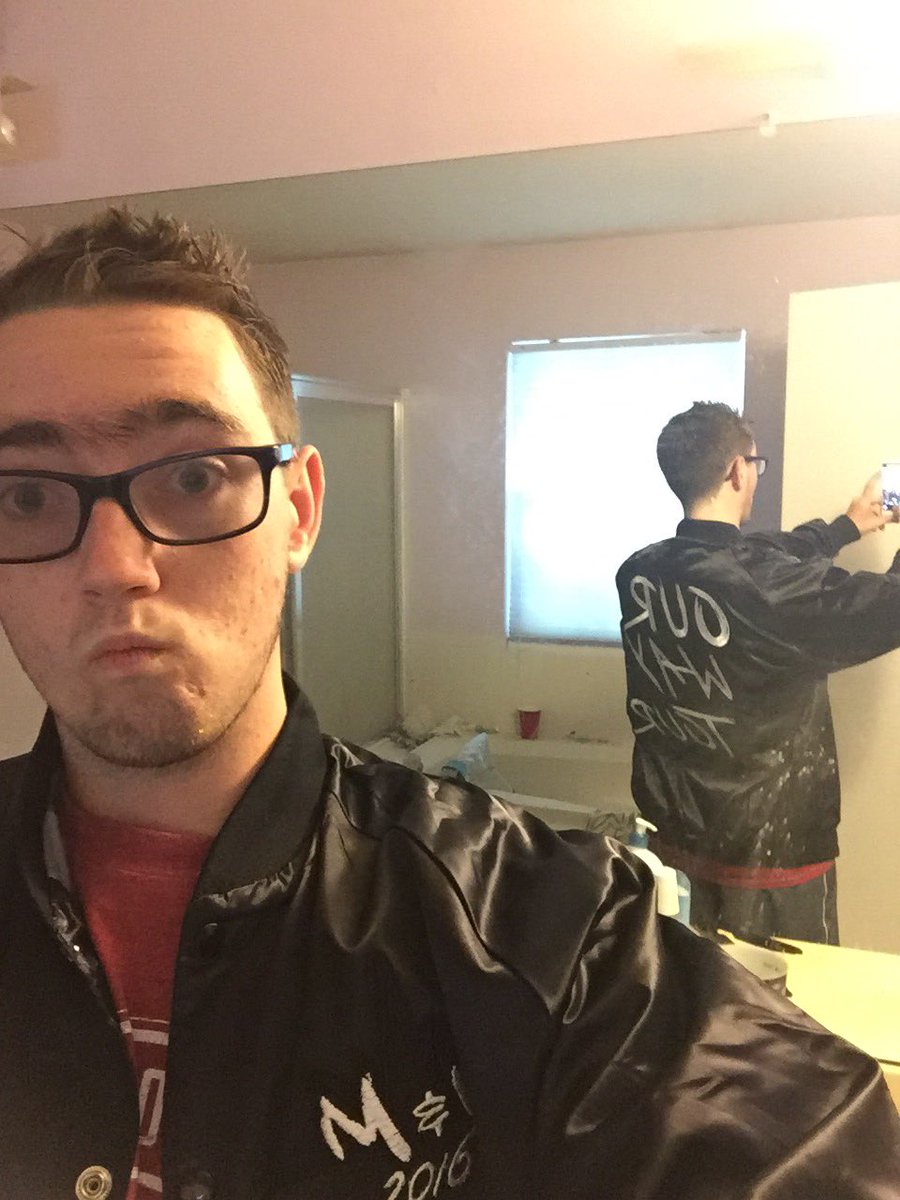 Dancing_man0709's tweet photo. Loving my new jacket. Thanks. @WearValentin #ourwaytour @maksandvaltour @iamValC @MaksimC https://t.co/nqF7IwWuHt