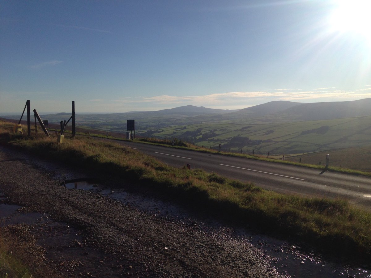wil88_lee's tweet photo. My view before practice AND the swarm started #WindyQuarry #manxgrandprix https://t.co/jZbRrmrk6A