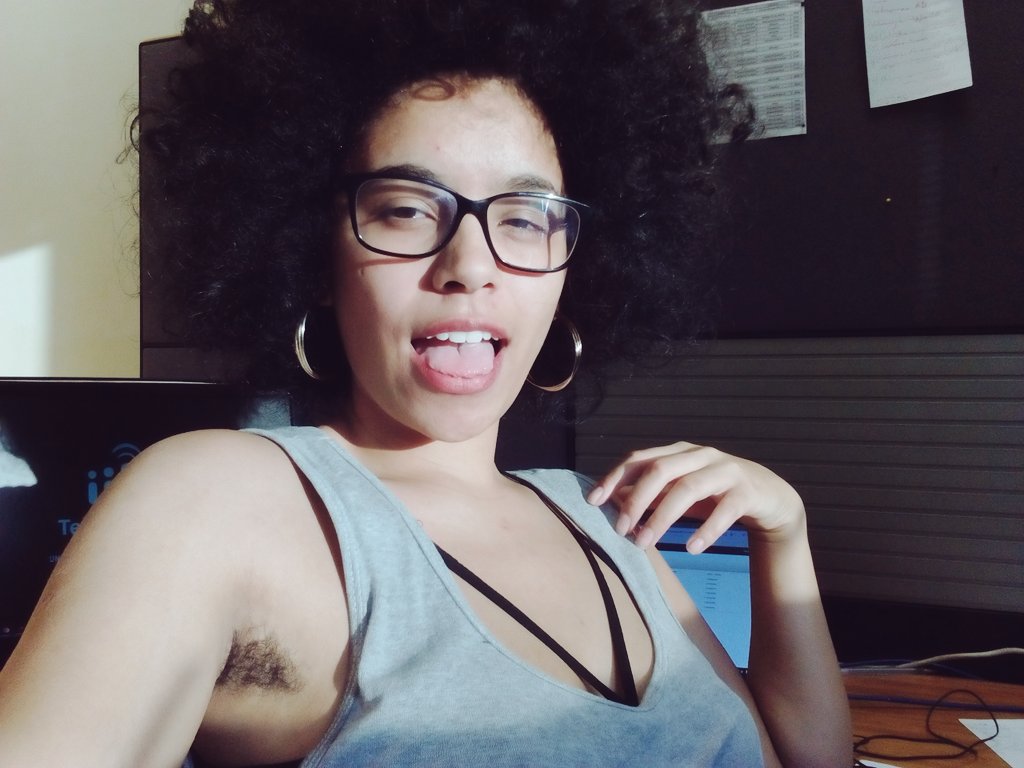 cremosinh4's tweet photo. Pelo menos eu sou linda
#proletariada
#workhardplayhard https://t.co/keXF86XKJG