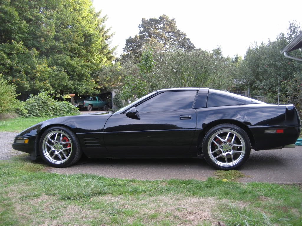 CruzinGT's tweet photo. I need a set.  @CorvettePassion: #C5Z wheels on a #C4? What do you think? #WheelWednesday #CorvettePassion #Corvette https://t.co/vZdzxqpV0T