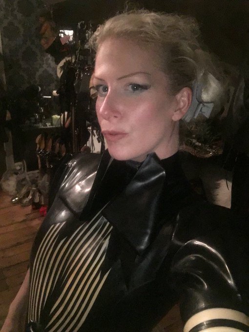 Love my @WestwardBoundGB #latex #pussy #bow #dress fun session with my @HellsMs & #trainee #domme #MistressMamba