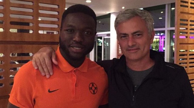 abelaabby1's tweet photo. #SulleyMuniru meets #Mourinho ahead of #Champions #league #CLASH https://t.co/7MSfDnsVxo #GhanaLiveTV #Ghana https://t.co/xv57GFnf2J
