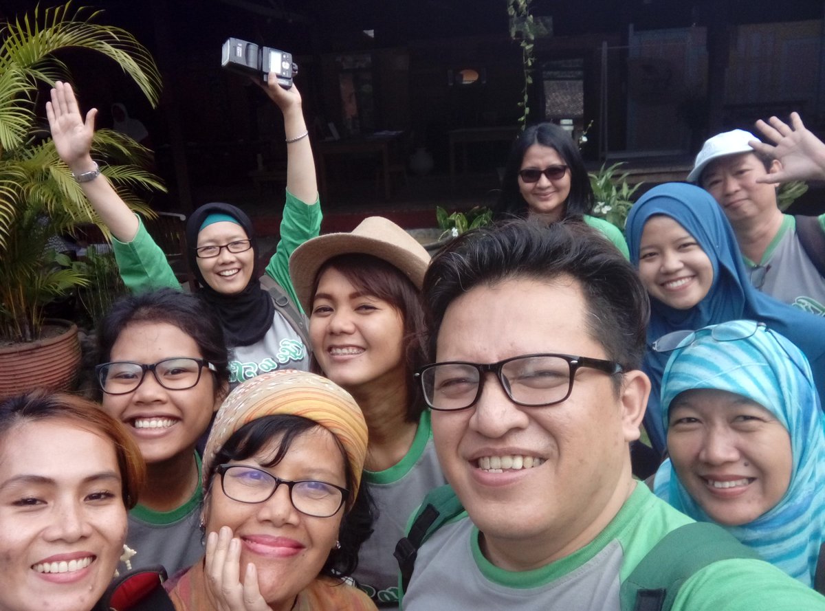 AriefPokto's tweet photo. #BatuHijauBootcamp sudah sampai di #soganbatik dimana kita mau belajar soal Batik. https://t.co/8gTFOOUE47
