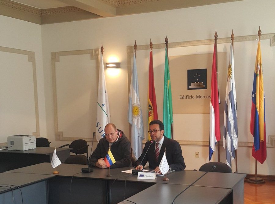 DolarToday's tweet photo. ¡PENA AJENA! Venezuela convocó a reunión de Mercosur y sólo asistió Uruguay -► https://t.co/7emb21WXlY https://t.co/13KH862Sv2