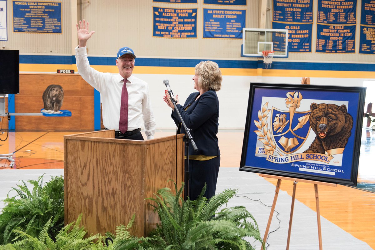 AsaHutchinson's tweet photo. Full day in southwest AR. Visited Spring Hill HS on my 2016 Coding Tour. Great time visiting w/ students &amp; teachers. https://t.co/xocqhUno5r