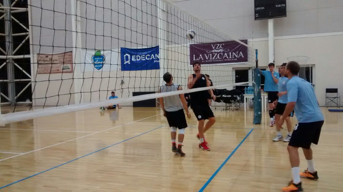 Los jugadores entran en calor. Tiempo de 2 contra 2: <a href="/maxichirivino/">Maxi Chirivino</a> - Aleksiev vs <a href="/JacobsenAxel/">Axel Jacobsen</a> - <a href="/leopatti3/">Leo Patti</a>