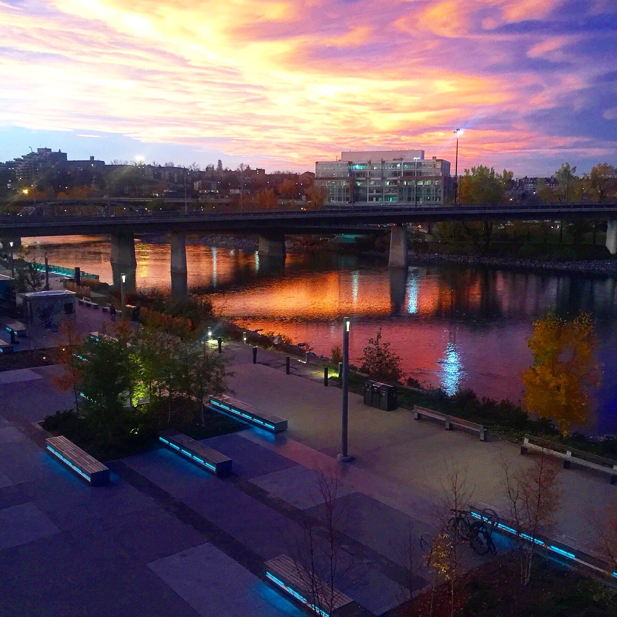 RTBSimmons's tweet image. Looking forward to spending tonight with you...and this view #rooftopromance #yycpatios #bowriver #yyc #rtbsimmons