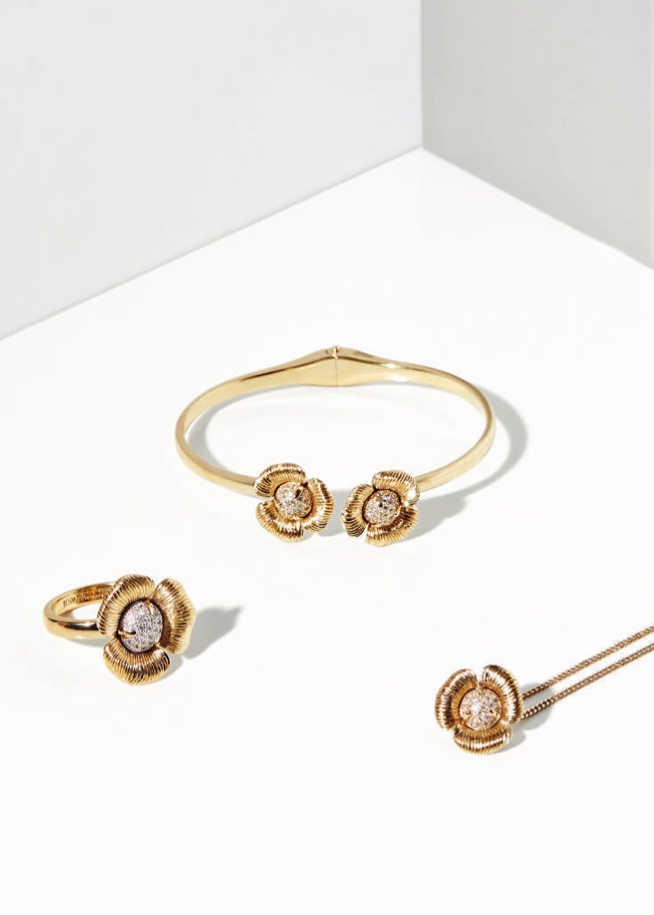PresenceParis's tweet photo. The Eclat collection by #ninaricci 💖 #microsetting #micropave #floraljewelry #madeinfrance #sparkle #bangsarvillage https://t.co/fkrGZ0aEVd