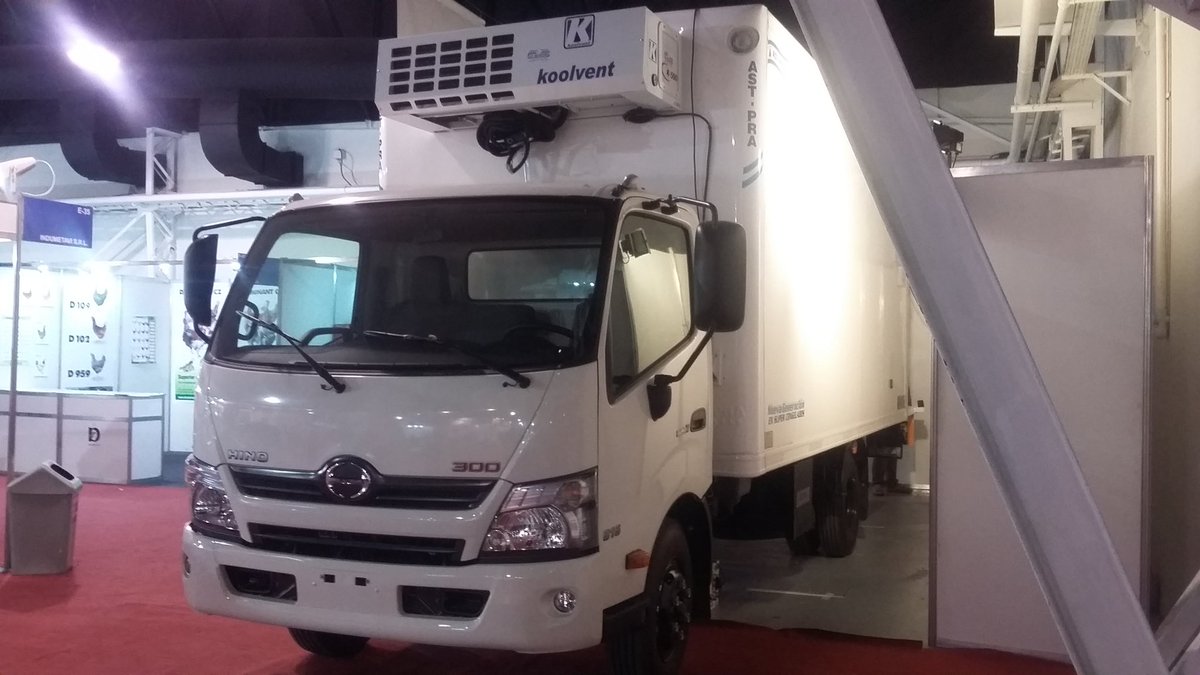 astpra's tweet photo. Terminando el segundo día de la Expo Avicola 2016 junto @Hinoargentina @koolvan @pasak. Equipo completo! https://t.co/hNGEdoTiem