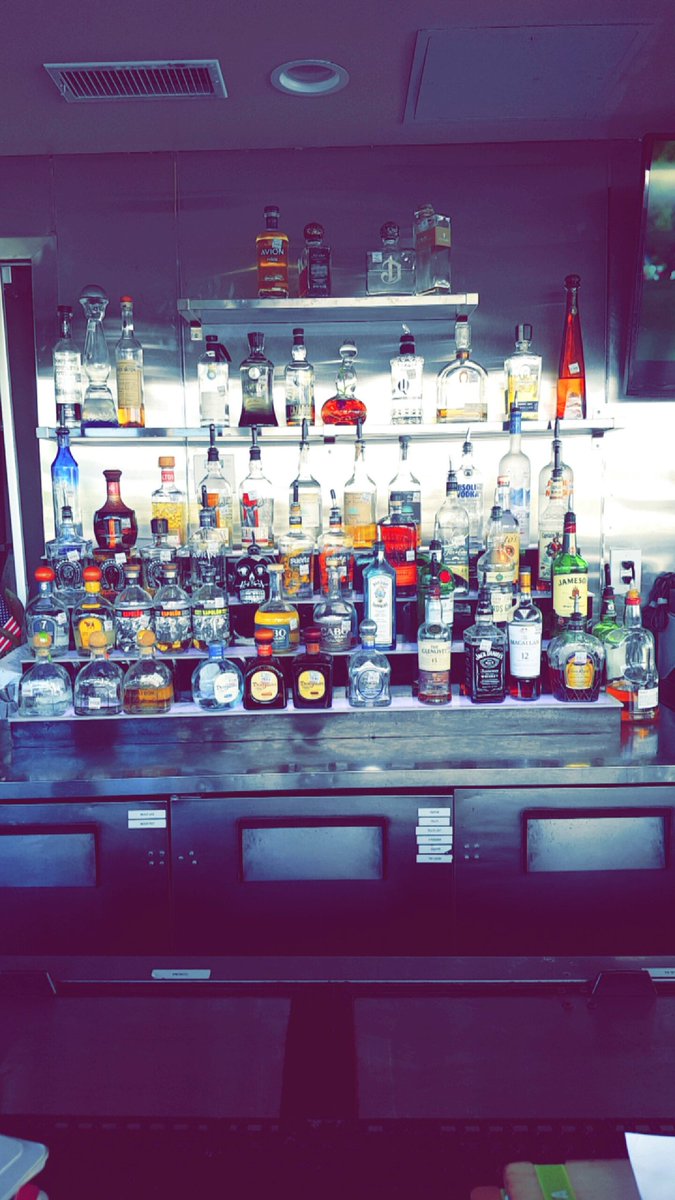 tonyanicolee's tweet photo. It's a beautiful day to chill on the rooftop @TnTacosTequila and drink some hand-crafted margaritas 🍹 #UptownDallas https://t.co/HtX1EM5JxK