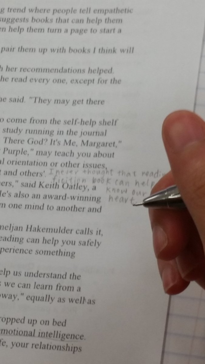 ProfeRoss's tweet photo. Article of the Week with students annotating using the 3 big questions as a frame for thinking #dentonchat #rdngnf https://t.co/oH7MdMkCFj