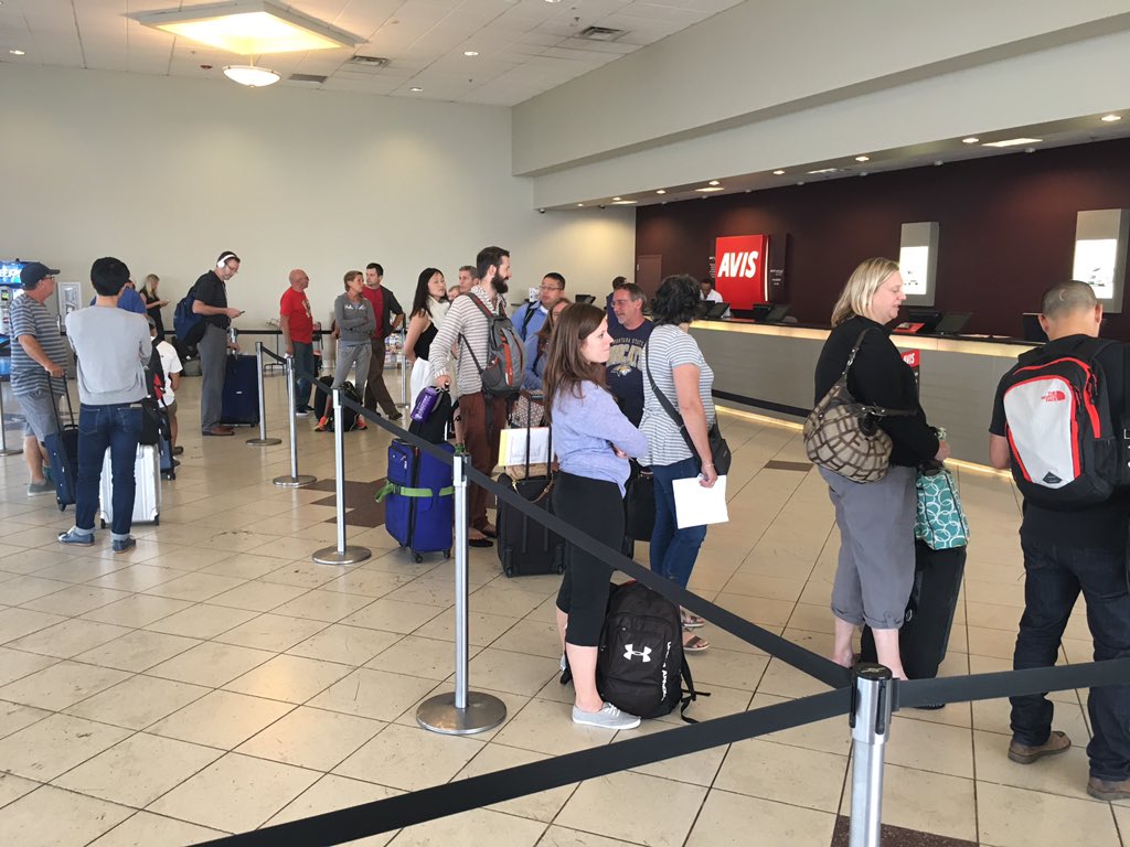 paul_waide's tweet photo. @Avis in Denver. 25 people in line. 2 customer service agents on duty #avis  #really https://t.co/KvapA0OaWS