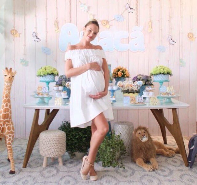 This is so cuteee <a href="/angelcandice/">Candice Swanepoel</a>