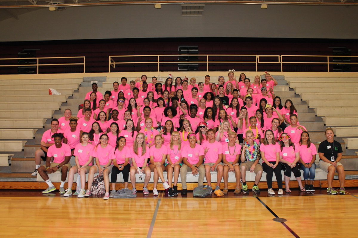 WahawkLink's tweet image. When the #LinkCrew squad is too deep to make the pic an avi.