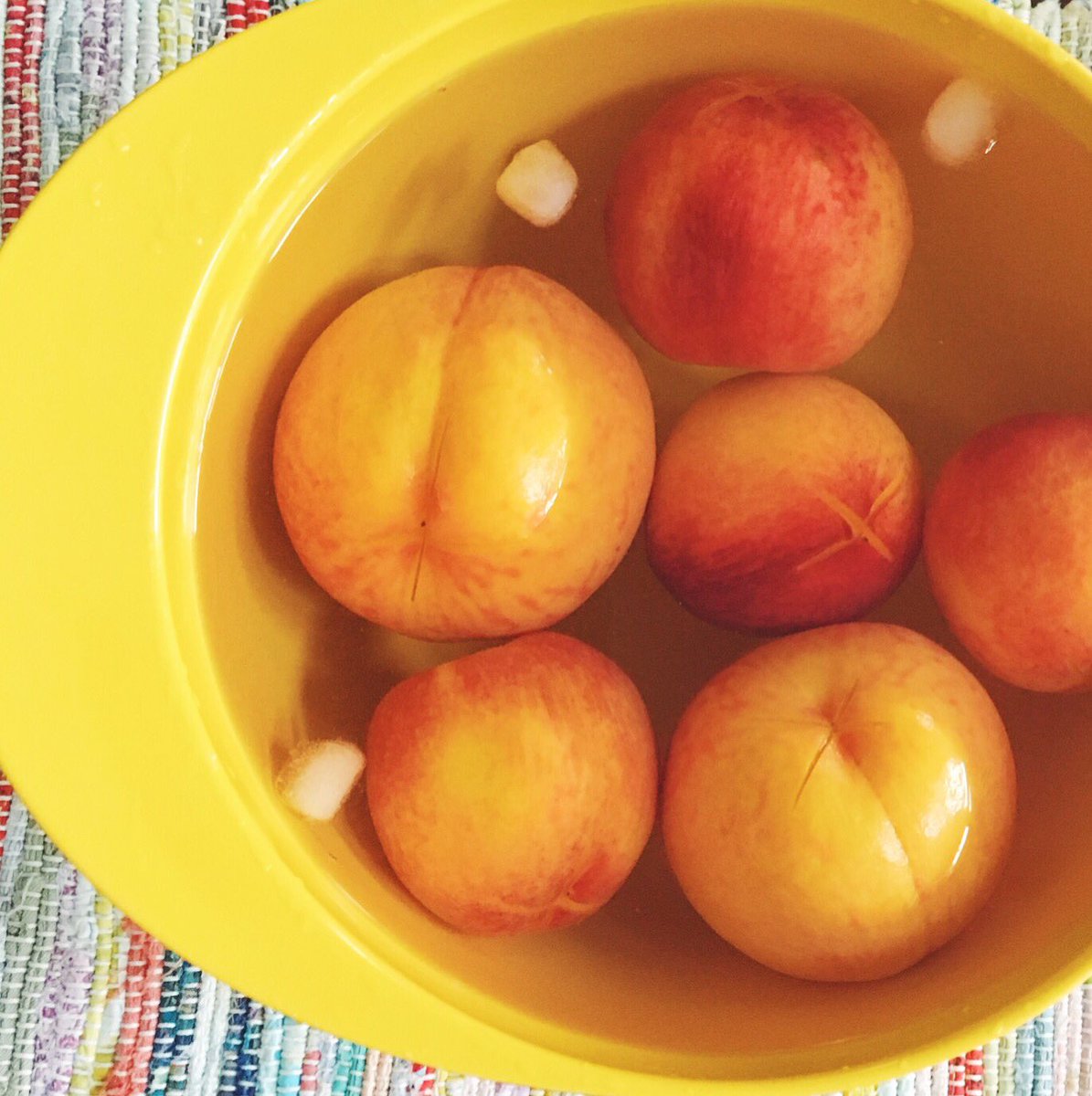 KitchFellowship's tweet photo. Peach cobbler for everyone... #thisishowitstarts #peelinpeaches https://t.co/mOuSVvMapu