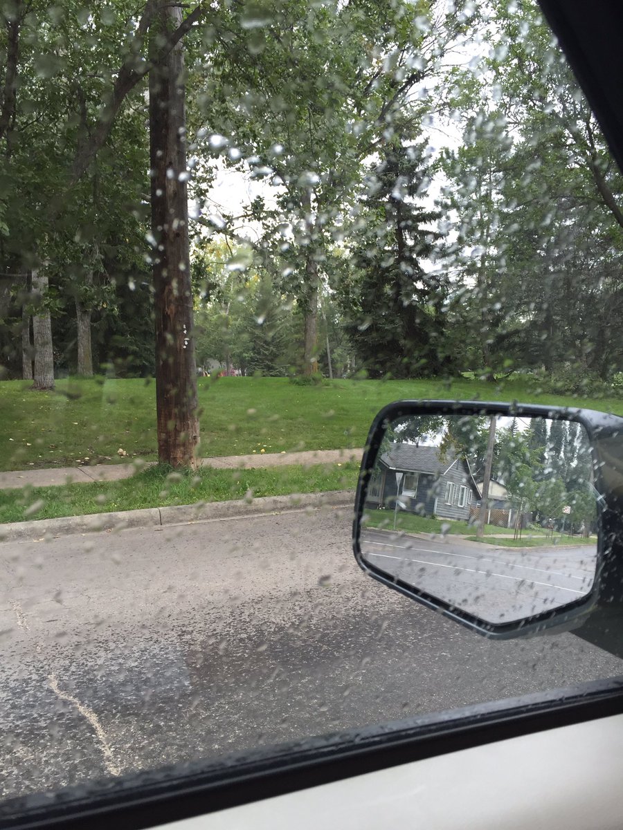 NOWScoopsMckay's tweet photo. Rain rain go away so I can Popsicle people for the rest of the day...  👎🏼 @NOWtrucksicle https://t.co/shqx3OsDhp