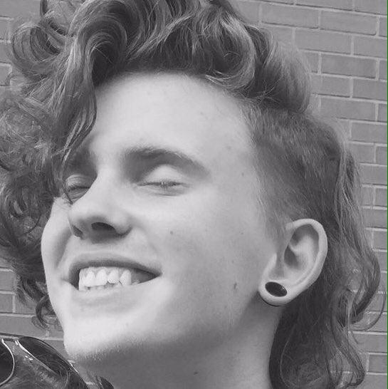 moonyslight_'s tweet image. ✧ *•Your smile is the most pretty thing in the world . @TheTideLevi  • * ✧