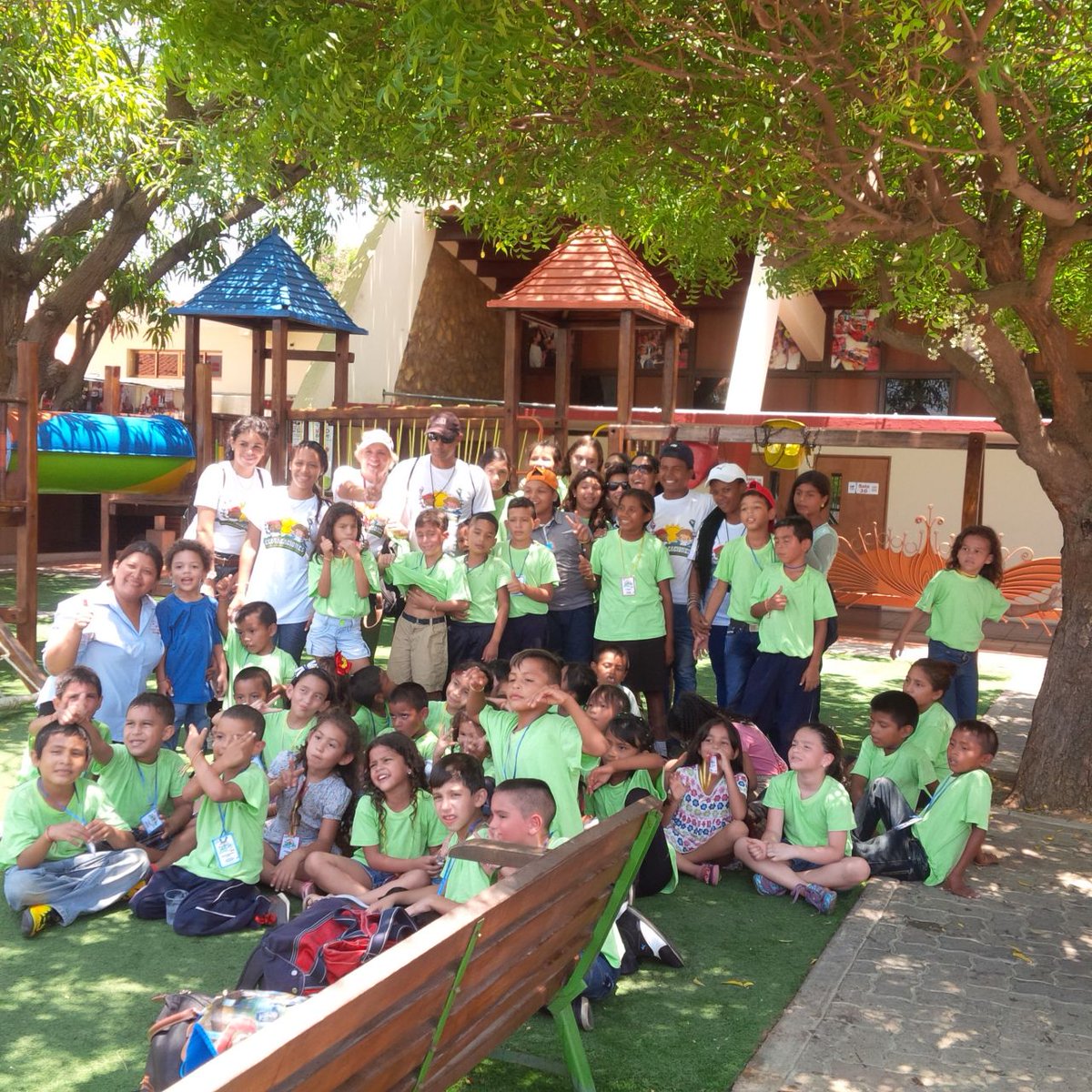 fundacioninzit's tweet photo. Nuestros niños disfrutando en el parque de la @FNinoZulianoGBZ ¡Continúa el Plan Vacacional INZIT 2016! https://t.co/TPp96F6skl