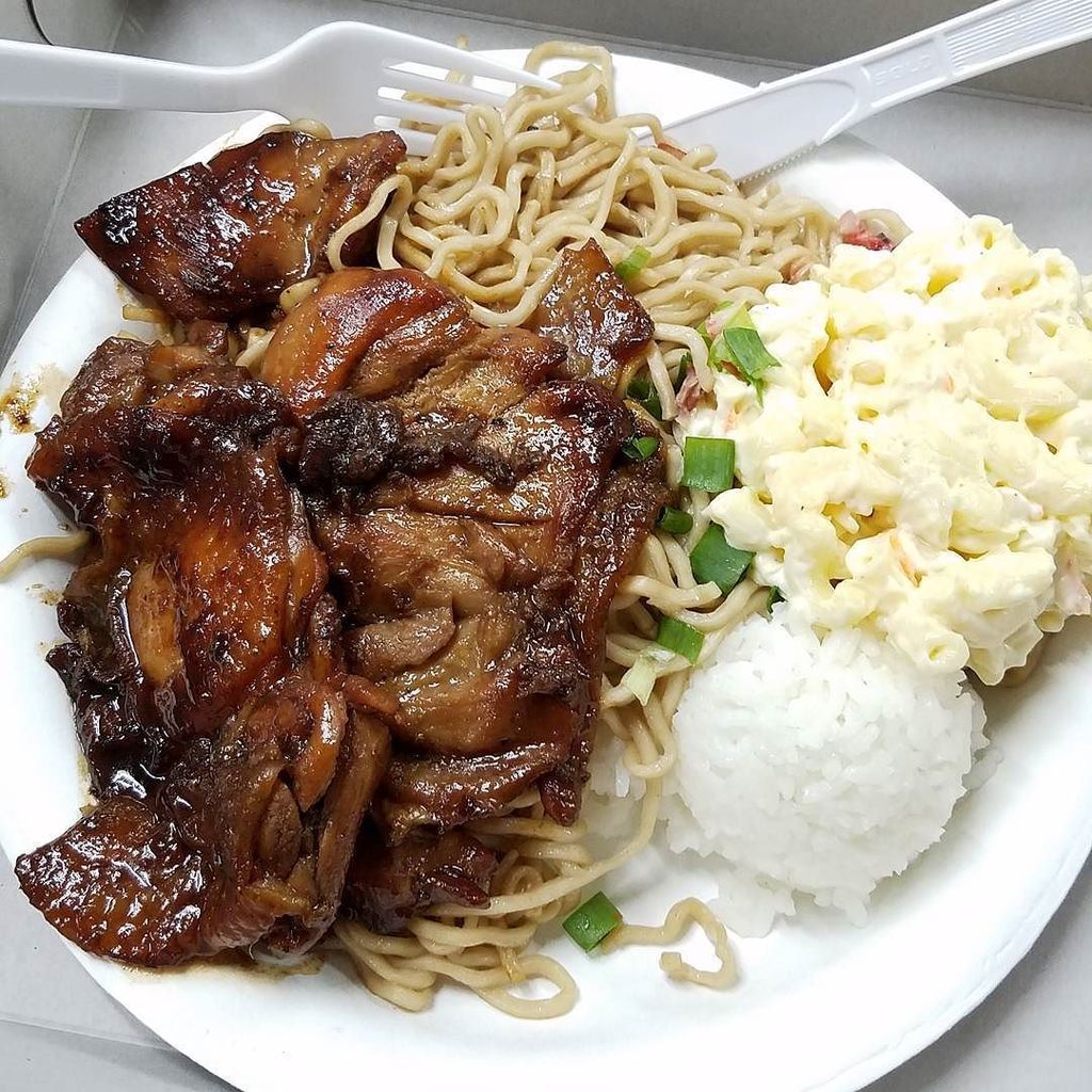 thetallfilipino's tweet photo. Before they come to a close... #HeightsDriveInn #TheTallFilipino #DJBrandonLee808 #BLProductionsHi #HiLife #Hawaii … https://t.co/dwnsrgh5LB
