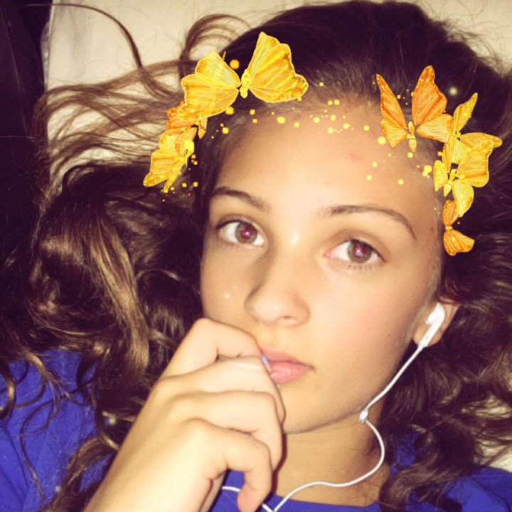 JumpingForJian_'s tweet photo. ✨😎Let's chillout together. Nothing but good vibes here vanessatorosian’s #onairnow~ https://t.co/OpC40GYps2 https://t.co/kgHLj6DjST