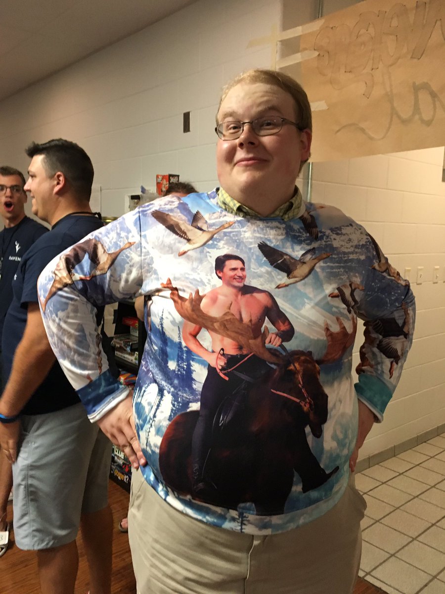 l_s_tweets's tweet photo. This shirt tho. #rlstraining16 #oacuho #CULeadAndLearn @JustinTrudeau https://t.co/8z8gkSx6nD