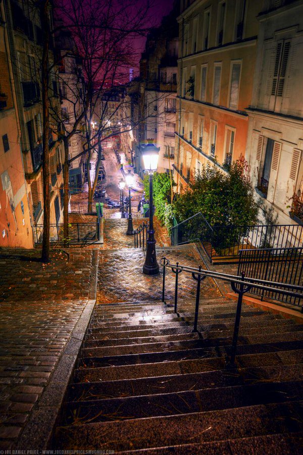 OraliaSotoRoman's tweet image. Step at #Montmartre #Paris