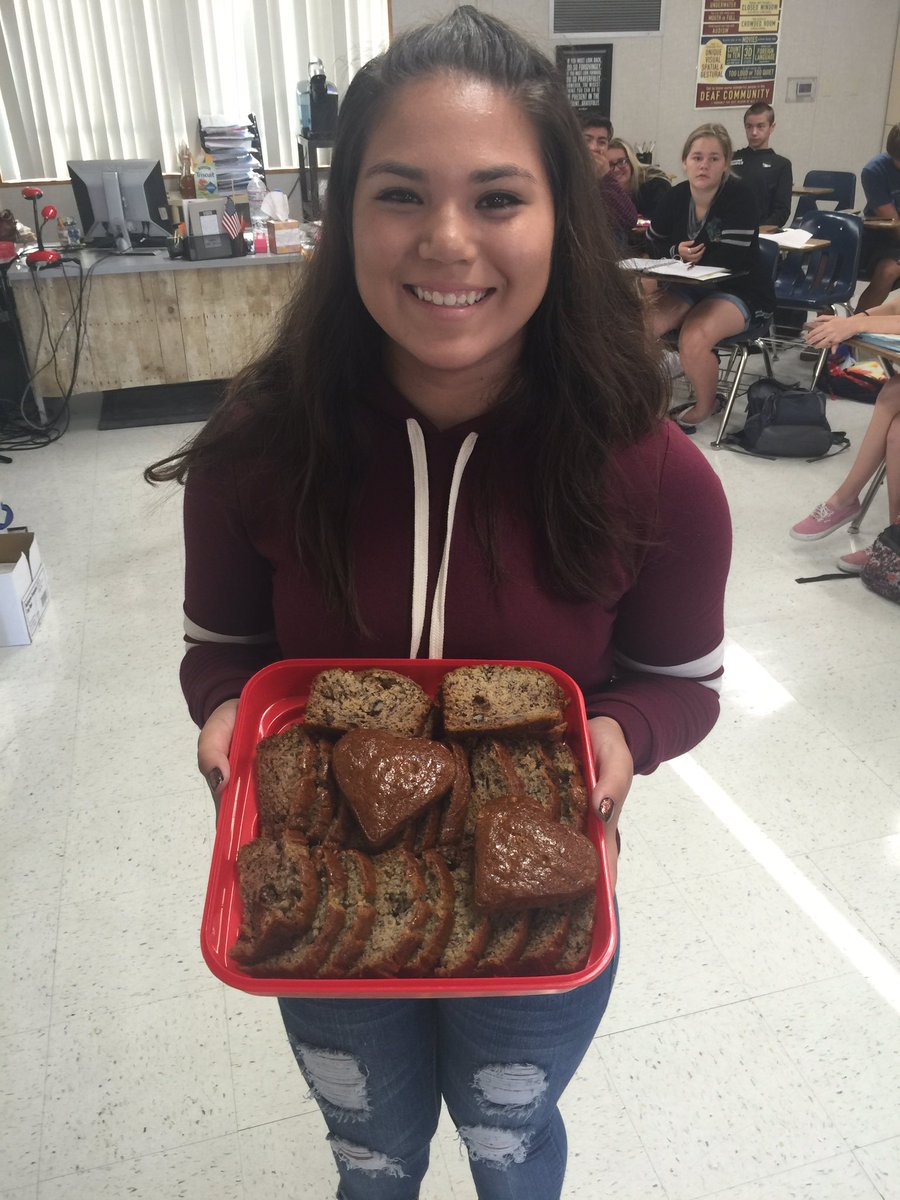 Miss_Higgason's tweet photo. #ASL3 putting #food vocabulary to use by signing recipes for the class. #signtime #mystudentsrock #silentcooks #yum https://t.co/UBcrCu2GMI