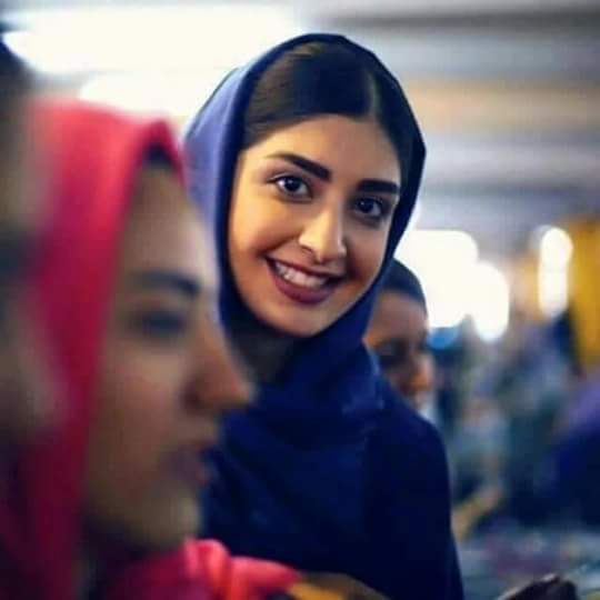 -

جودي عليهِ بِنظرة لا تبخَلي..♥