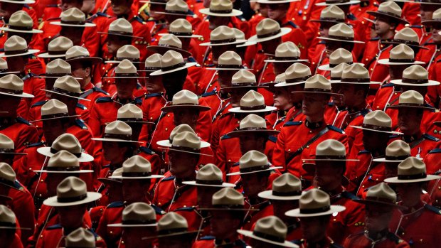 CBCNews's tweet photo. Female Muslim Mounties can now wear hijab on the job https://t.co/19CG1Zn63d https://t.co/Co5eESylI7