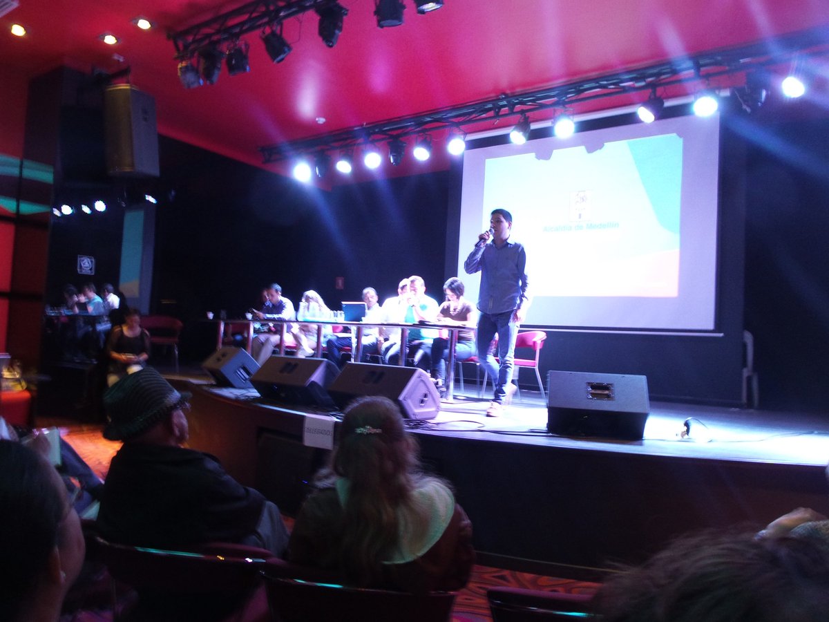 Pobladoambiente's tweet photo. Estamos en el 1 Consejo Comunal El Poblado #PPyPL @ParticipaMed auditorio Casino Hollywood - Milla de Oro https://t.co/Icu47QjzLp