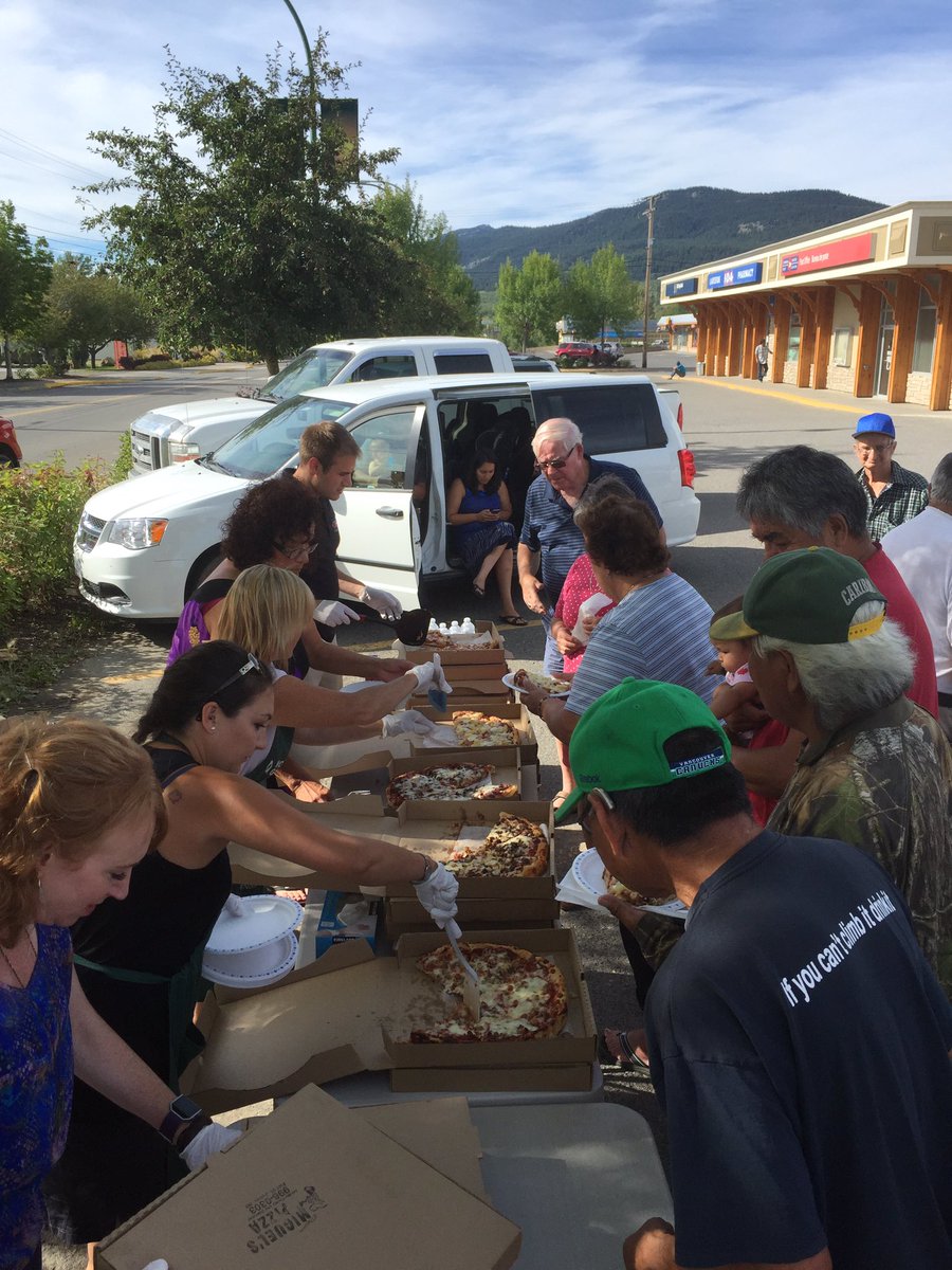 SMunckhofSwain's tweet photo. Great to be in Ft St James handing out Pizza at the Key Centre :) Beautiful here! What a great team!#NorthernGateway https://t.co/4pjYsSBffh