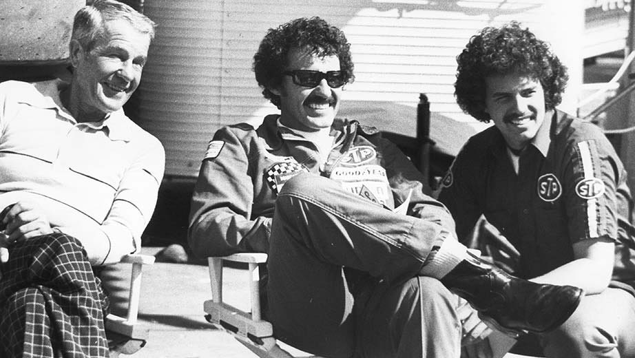 Nascar_Brackets's tweet photo. Round of 16 - Greatest NASCAR family of all time...

RT for the Petty's
LIKE for the Elliott's https://t.co/AX4UdZyzlh