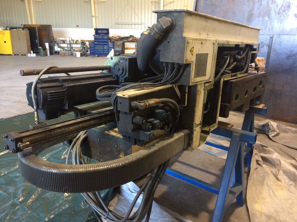 EnviceClean's tweet photo. CNC machine dryice cleaned before assembly! Safe for all electrical components and hoses! #Cncmachinecleaning#dryice https://t.co/riy9yeCFgo