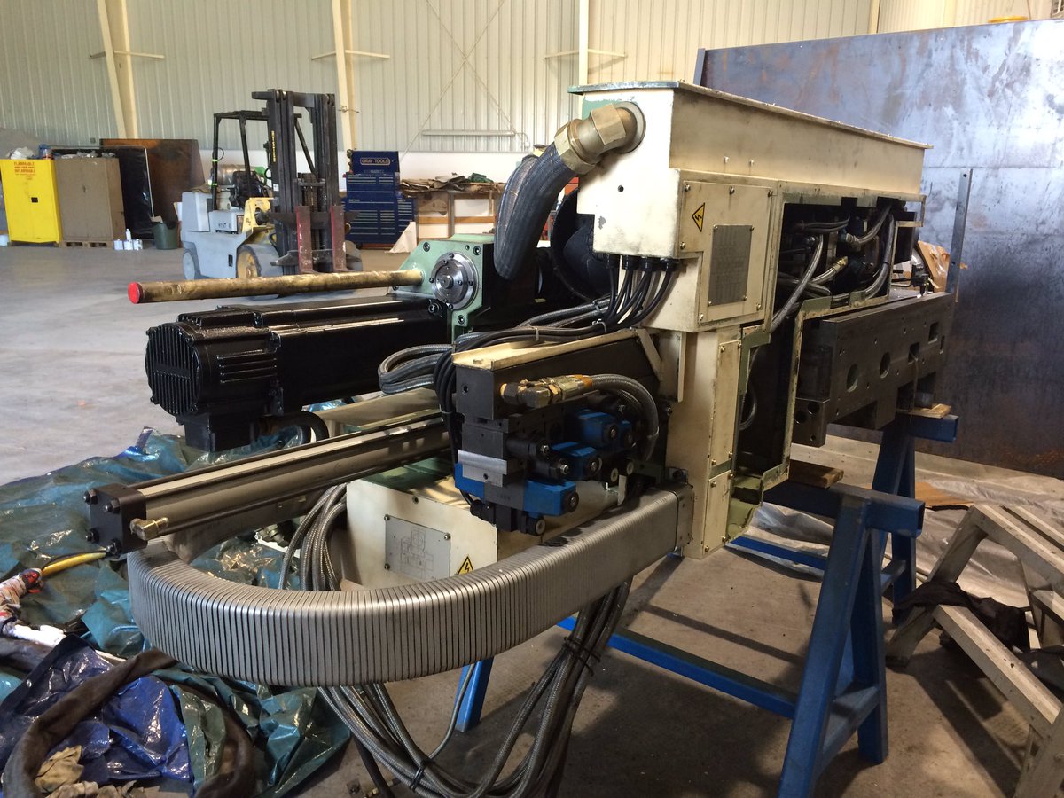 EnviceClean's tweet photo. CNC machine dryice cleaned before assembly! Safe for all electrical components and hoses! #Cncmachinecleaning#dryice https://t.co/riy9yeCFgo