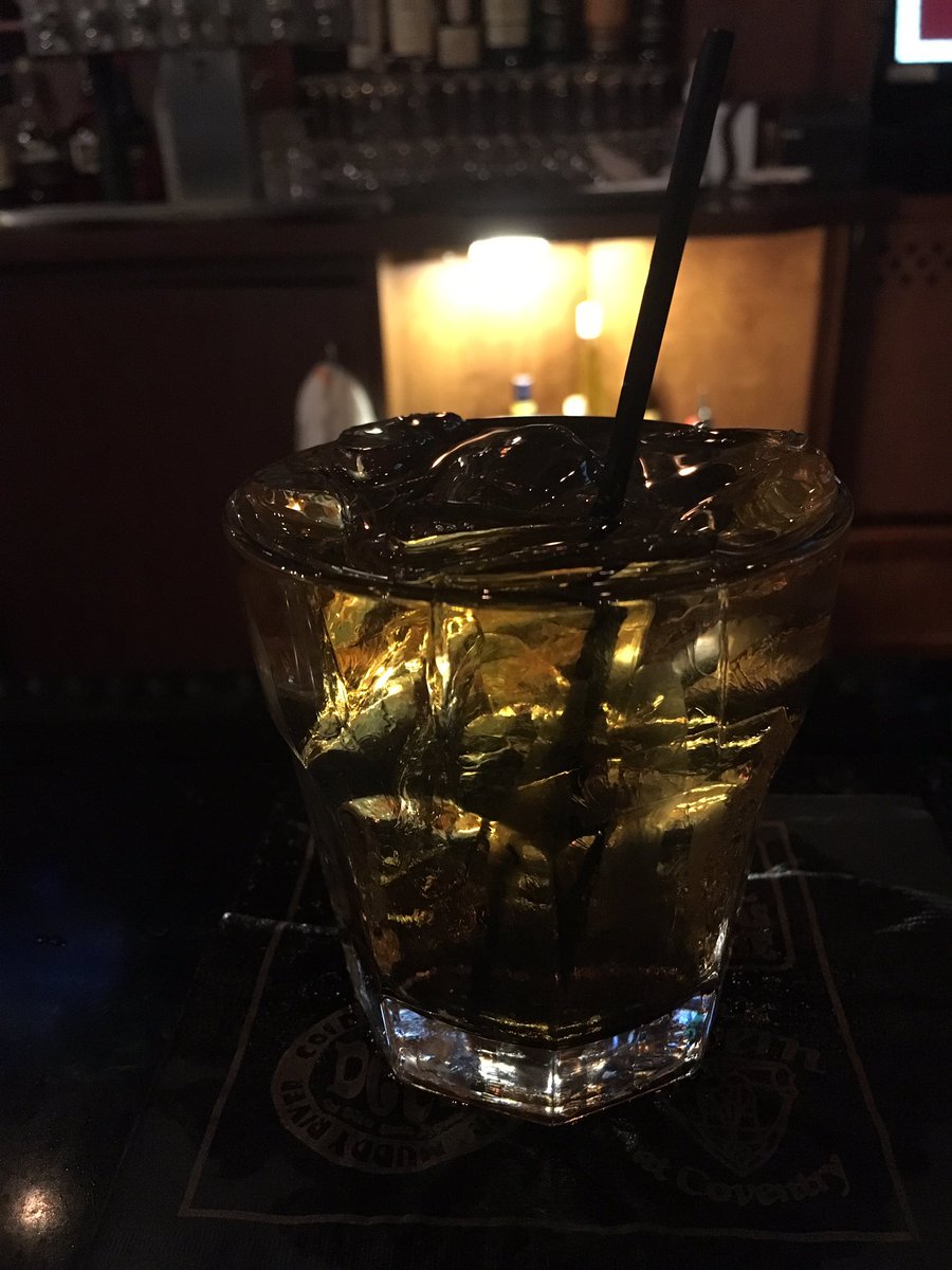 jfells009's tweet photo. When the bartender is out smoking and the waitress pours your @basilhaydens #nomeasuring #fillthatglass https://t.co/ECz2rSSMMX