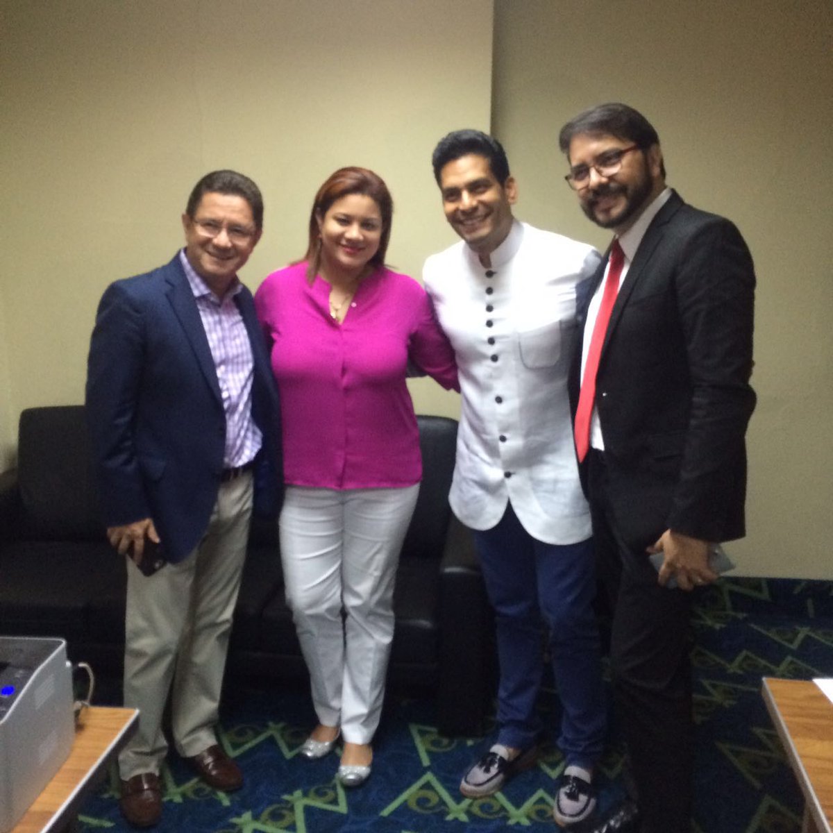 EdOceanoPanama's tweet photo. Gracias a @larissarmayorga y @djqsuperq por el apoyo en la presentación de #CalaYCruz https://t.co/eDmbWQ6Rt1