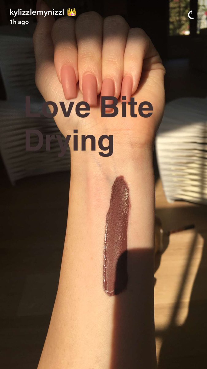 klipkitupdate's tweet photo. LOVE BITE. #FRIDAY 12pm pst. https://t.co/YKeqLTFtV3