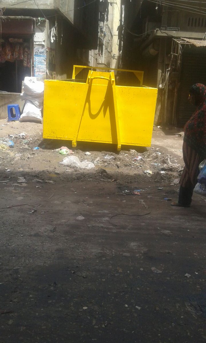 JamKhanShoroPPP's tweet photo. Dustbins are being installed in lyari. Karachi. #LGDeptSindh. #PPP. https://t.co/k0aaF9p9vW