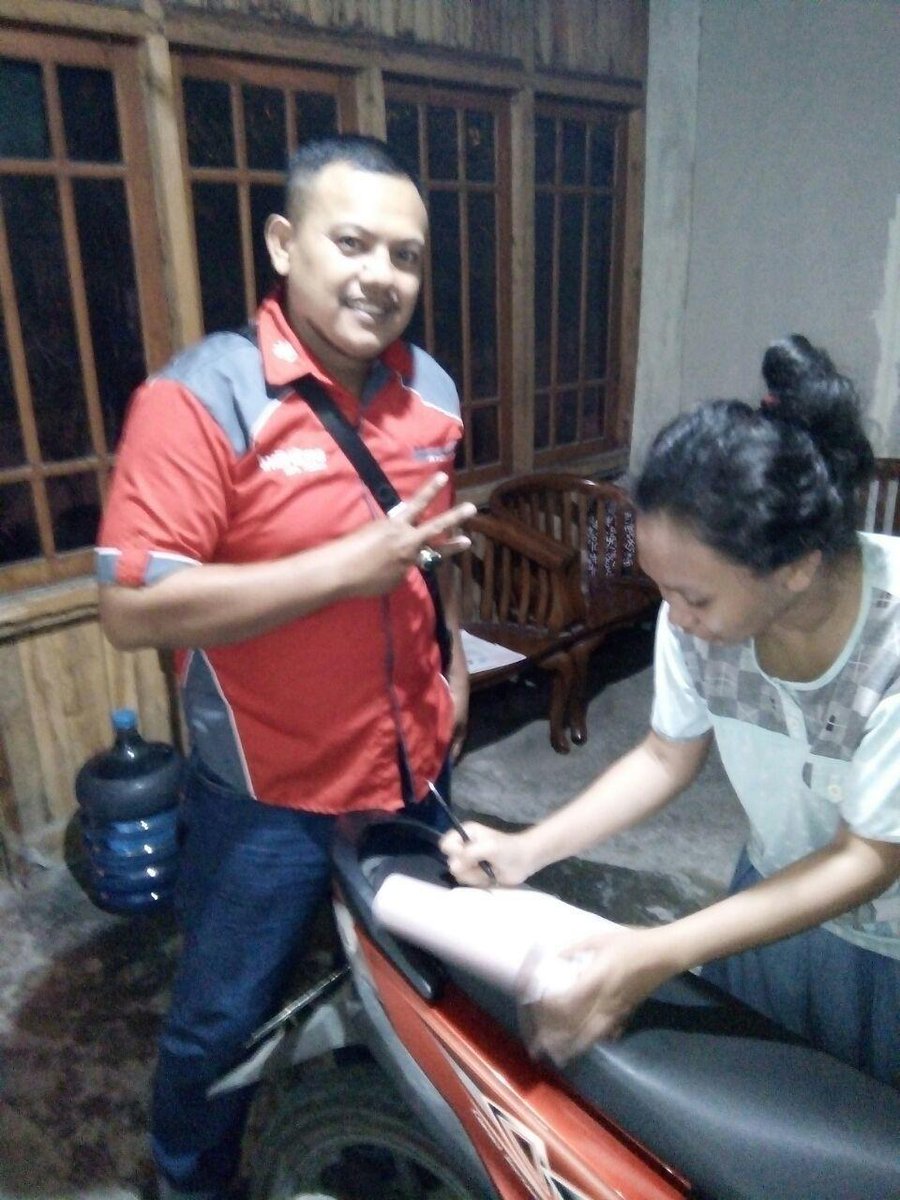 Herman_BJNMatoh's tweet photo. @parwi66 @fantastic5_ #Telkomfantastic #GEMATREG5 semangat #d2d demi calon pelanggan baru indihome https://t.co/AvmPL5HpkI