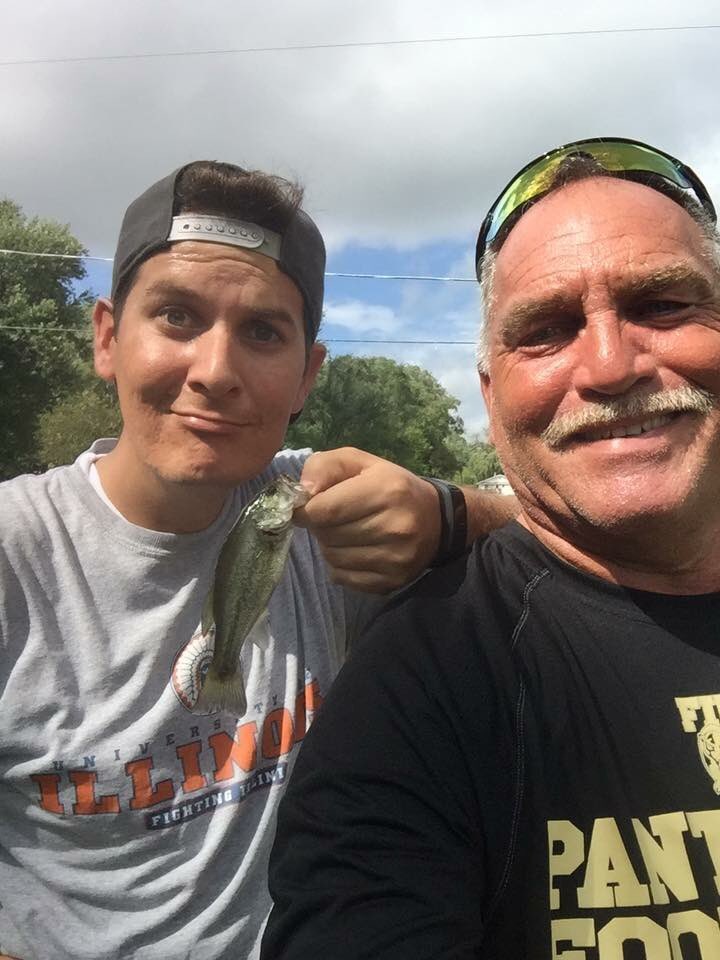 cody_fish21's tweet photo. Pops and I reeling in the trophies today. #rodbender #toad #lunker https://t.co/KdFbJU7h36