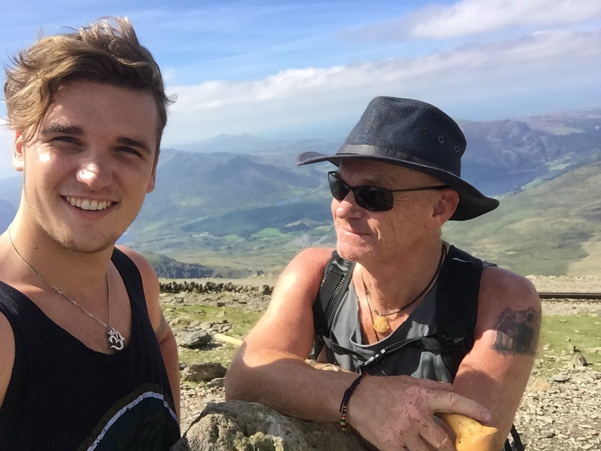 MandoAPP's tweet image. When my son 4 3/4 yrs  I guided him up snowdon, the other weekend the roles reversed :) I made the top again !