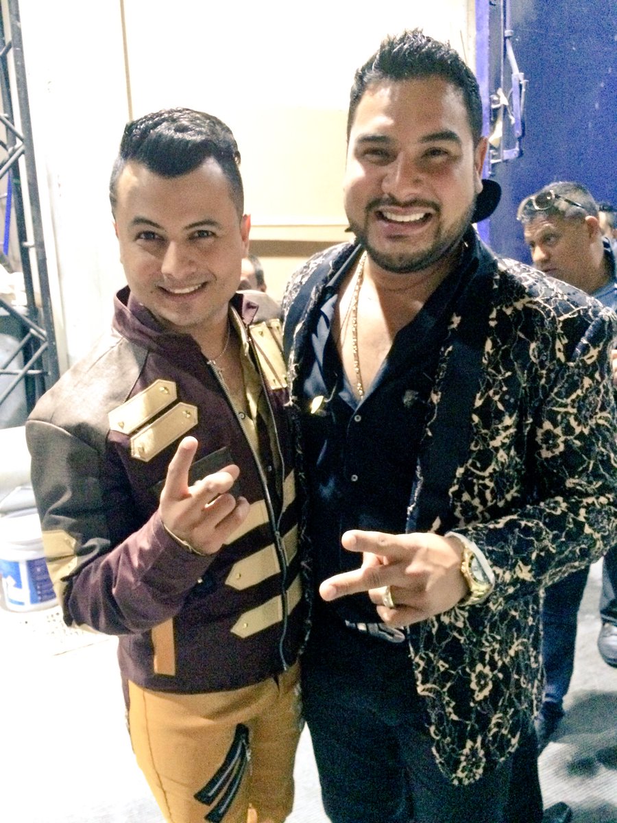 renegarciaofi's tweet photo. Gusto en saludar al compa #AlanRamirezMS al millón el viejon bendito DIOS ya recuperado . https://t.co/EfXGNxLv0S