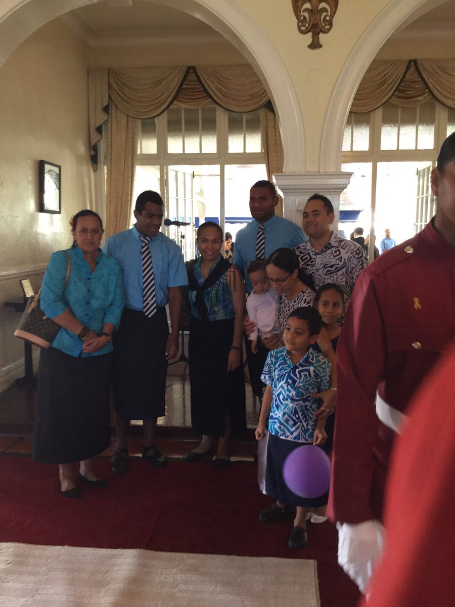 sun_fiji's tweet image. Heroes pose for photos

#StateHouse #Medalpresentations