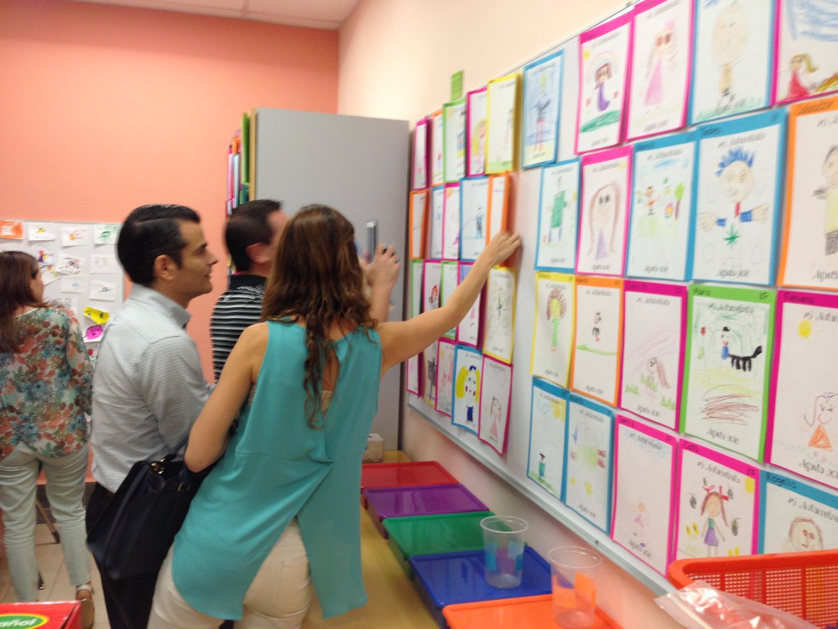 monicagzahibler's tweet photo. Éxito en noche de padres conociendo #salones #maestrasdeespañol #Kinder #primero @ASFMELEM @gabydlge @MsMoniBasfm https://t.co/cdIRC0zrUm