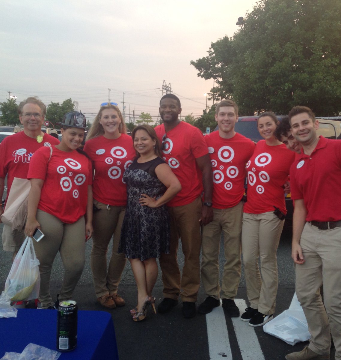 ElizabethD513's tweet photo. #NationalNightOut #NationalNightOut2016 #Target #Community #Overduepost #106.1 #Chiointhemorning https://t.co/jnbX819dfI