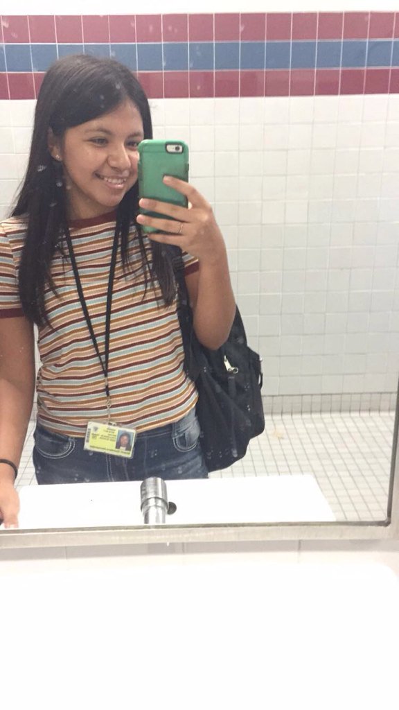 rulesofjacub's tweet photo. #GettingToKnowWhitesiders 
hello my name is noemi, im 15 yrs old n i live in texas ALSO JACOB IS COMING TO MY CITY https://t.co/qDI2jOT0OQ
