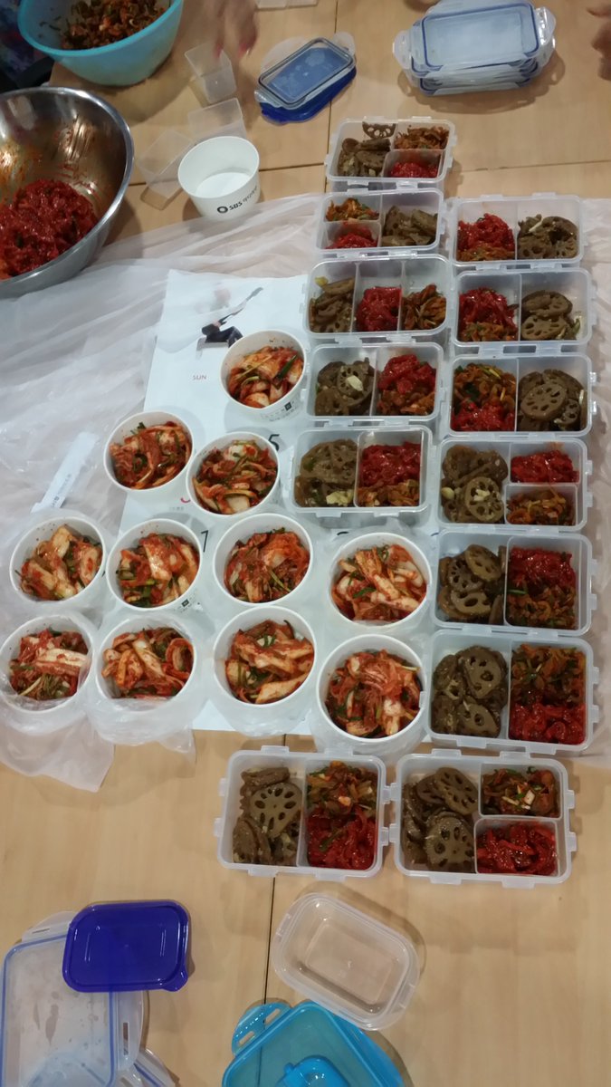 저희 태평4동 복지회관에서는 8월24일 홀몸어르신 돌봄밑반찬 전달하였습니다.