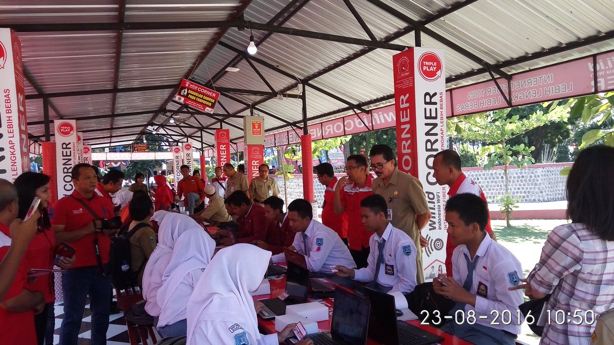mastapez's tweet photo. Pemkab Magetan full support WIFI CORNER @parwi66 @_funtastic5_ @ROCTreg5 #TelkomFuntastic5 #ROCTREG5 https://t.co/klOPsuqCOj