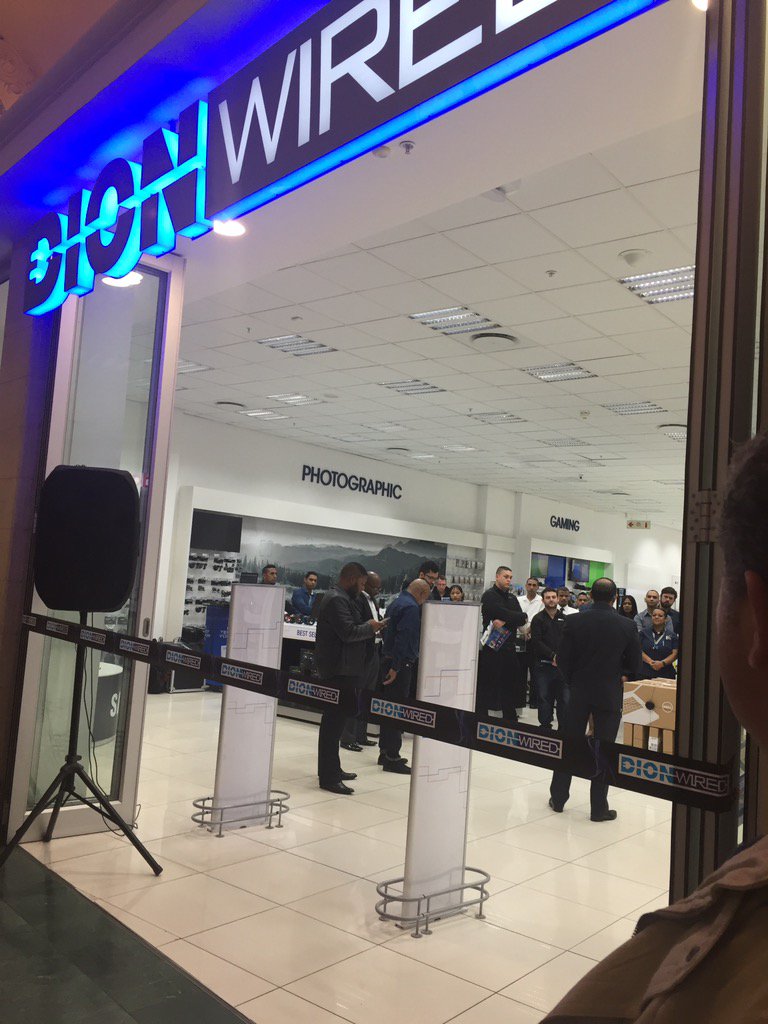 Grant_Whaits's tweet photo. @DionWired canal walk sale - massive savings !! https://t.co/r402TEdUFR